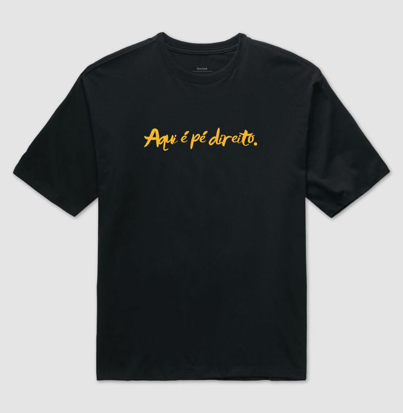 Camiseta Oversized – Aqui é pé direito.