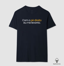 Camiseta em Algodão Peruano – Com o Pé Direito Eu Me Levanto