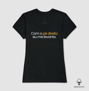 Camiseta em Algodão Peruano – Com o Pé Direito Eu Me Levanto